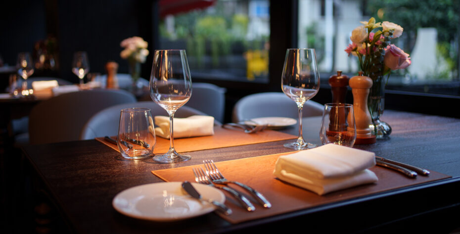 GIVE DIRECTIONS TO RESTAURANT CHAIRS